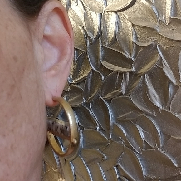 *GIFTED* Hoop earrings - Picture 5 of 5